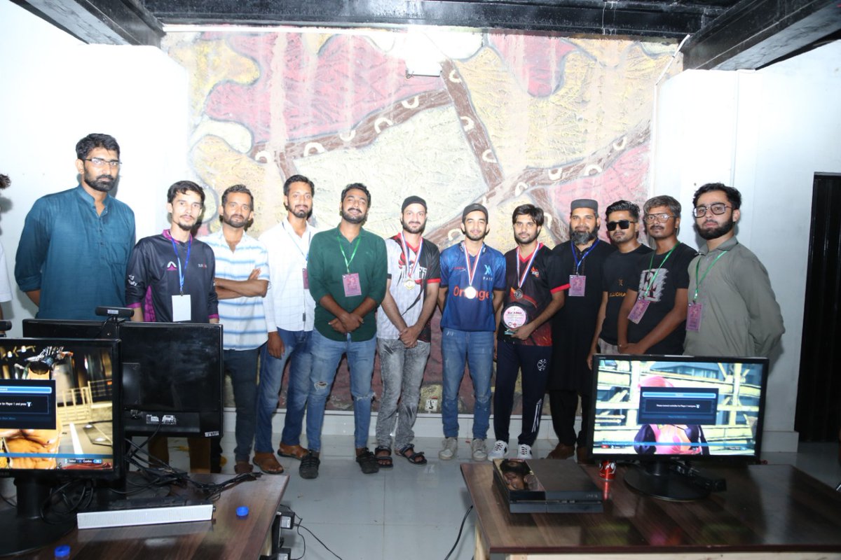 BuraqEsports's tweet image. Ma'Arqa @TEKKEN 7 official Dojo Results:
1- @AtifButt540
2- @Farzeen00
3- @TK_Sajawal
4- @MohsinShooter_
5- @usman52ghani
5- @TK_ESHARIB
7- @TKAhsanAli
7- @AmaanElahi4
Shoutout to TO, Management &amp;amp; Commentator.
TY everyone for joining us✌️

#twt2022
#Maarqa_A_Gaya
#LetsFlyHigh
