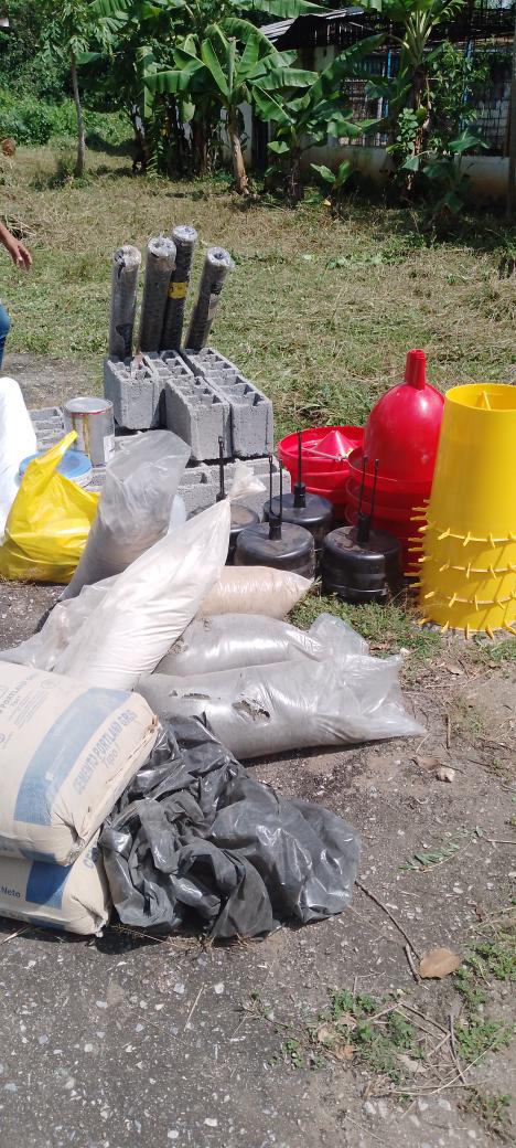 MiltonEvies's tweet photo. Iniciamos trabajos con los socioimplementadora asignados por el Convenio FAO-MPPE para el establecimiento de 235 gallinas ponedoras en la ETA José Atanacio González del Municipio Peña Estado Yaracuy. https://t.co/Vvv1J7gByl