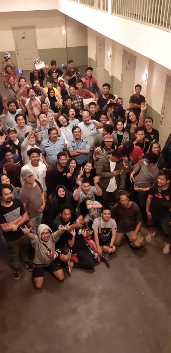 vecman's tweet photo. Selamat menonton Miracle Cell No.7 🙏🏼 https://t.co/YJw5XsKKdr