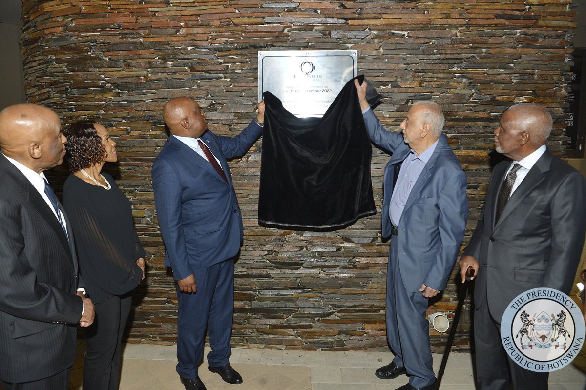 OfficialMasisi's tweet photo. When we took office, we committed to creating an enabling environment for the private sector to flourish. The success in delivering this project, The Fields Mall, by the private sector is a testimony of that commitment.
#AdvancingTogether #ResetBW #GoMasisi🇧🇼 https://t.co/35yBaWPCaH
