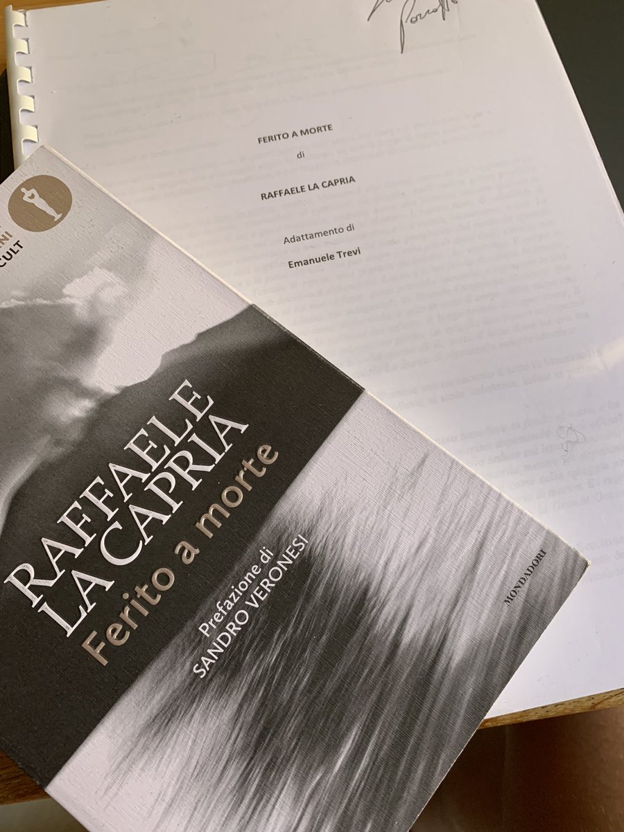 Si comincia!
#FeritoaMorte di La Capria. Regia di Roberto Andò. Grazie al <a href="/TeatroDiNapoli/">TeatroDiNapoli</a>