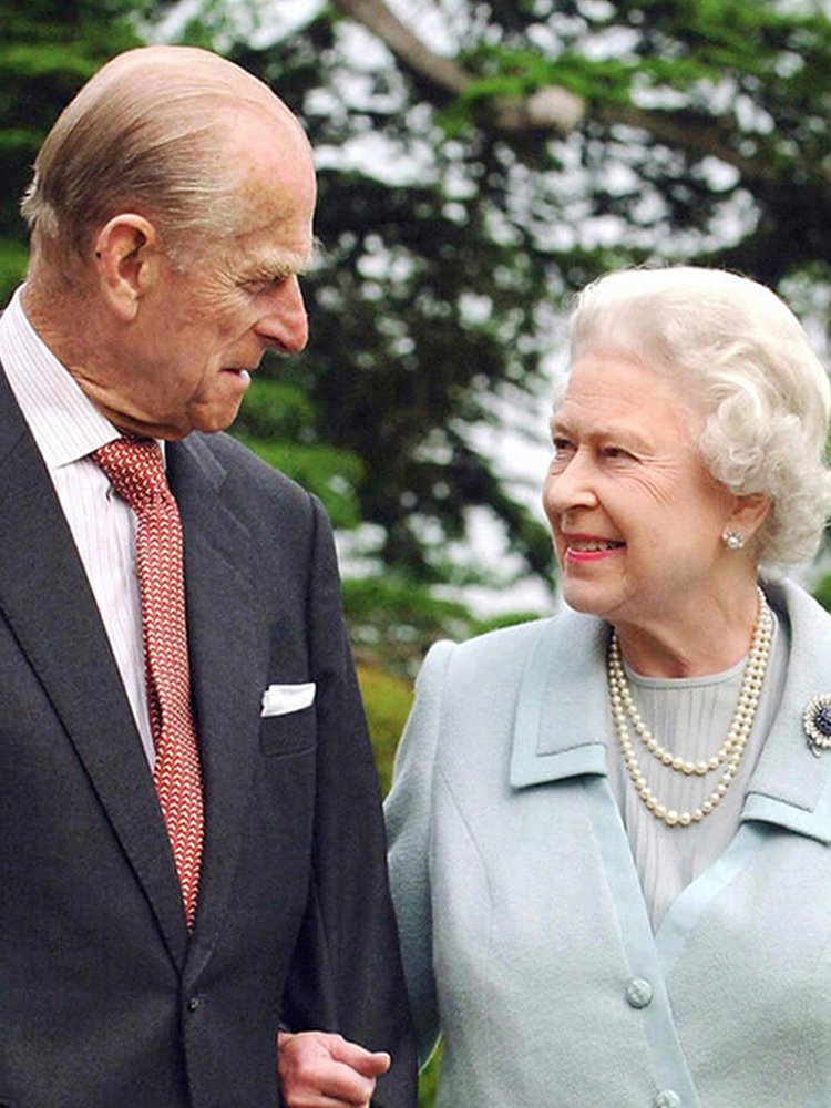 cheesedoff3's tweet photo. This lady has been magnificent for the whole of my life and i feel utterly heartbroken that it's coming to an end.  The only thing that makes me feel better about the worrying news, is that our wonderful Queen will be reunited with Prince Phillip. #TheQueen #PrincePhillip https://t.co/CaYHP5KGqB
