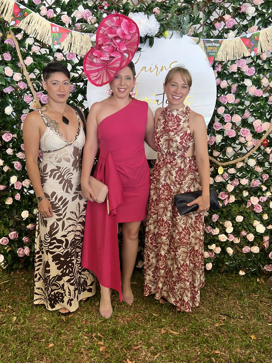 High tea!🥂 <a href="/CairnsAmateurs/">Cairns Amateurs</a> #hightea #cairns #racewear #pink