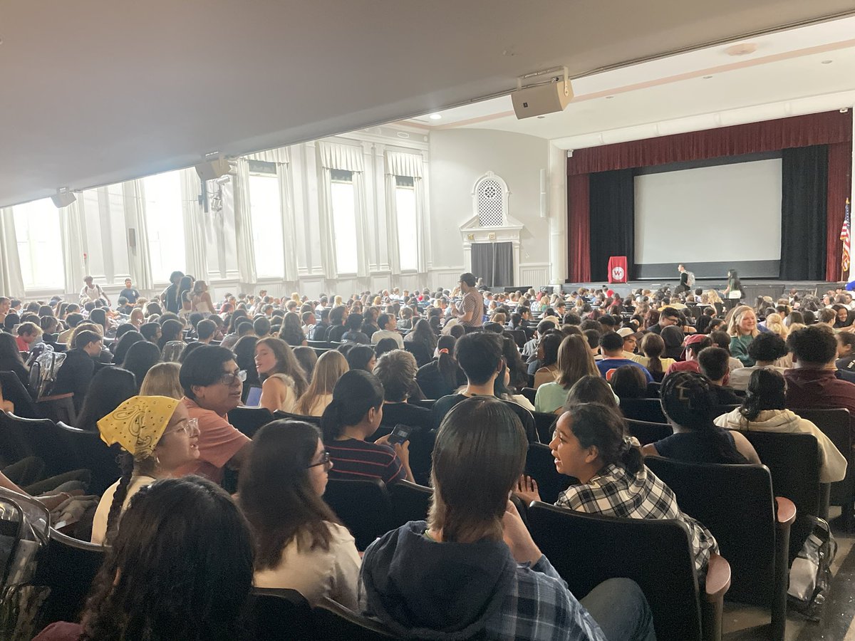 PerryWhs's tweet image. Full house of students and teachers at Weehawken HS….#WeeWork #WeeLearn…#WeeBack (yay 😁!!!) @WeehawkenTSD