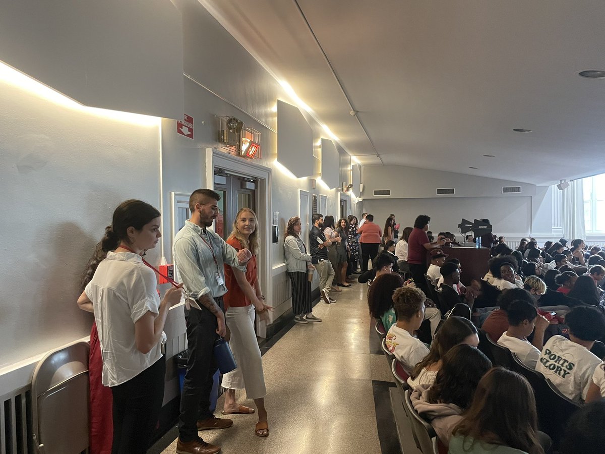 PerryWhs's tweet image. Full house of students and teachers at Weehawken HS….#WeeWork #WeeLearn…#WeeBack (yay 😁!!!) @WeehawkenTSD