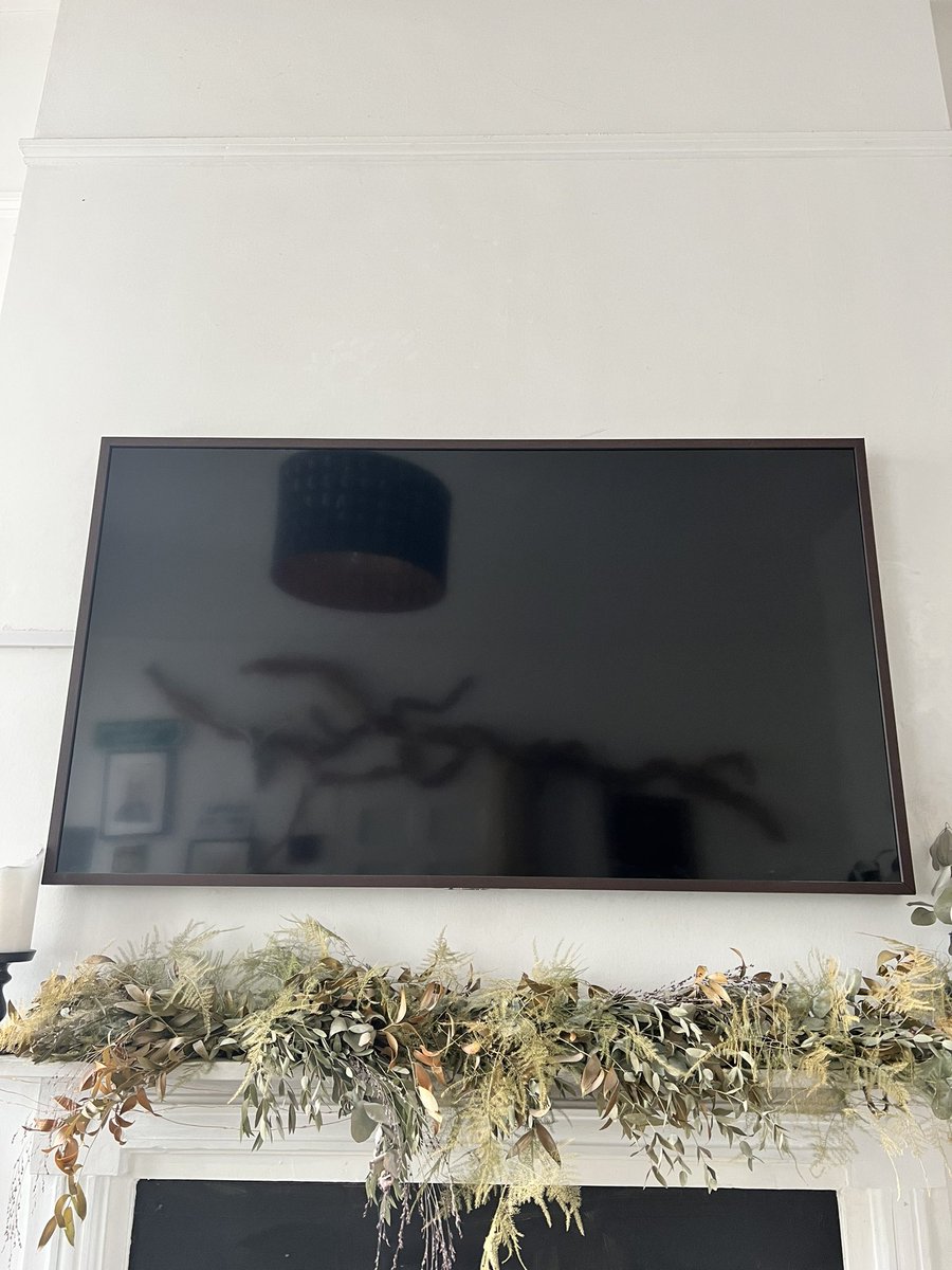 StarrMclean's tweet photo. @SamsungUK Samsung Frame TV - 20 months old, broken already. Screen burn and stuck in reboot. Shocked to learn of your laughable warranty, and the final slap in the face; awful authorised repairs service centre with no parts to actually repair. Proud of your quality? https://t.co/3D6ukAQypz