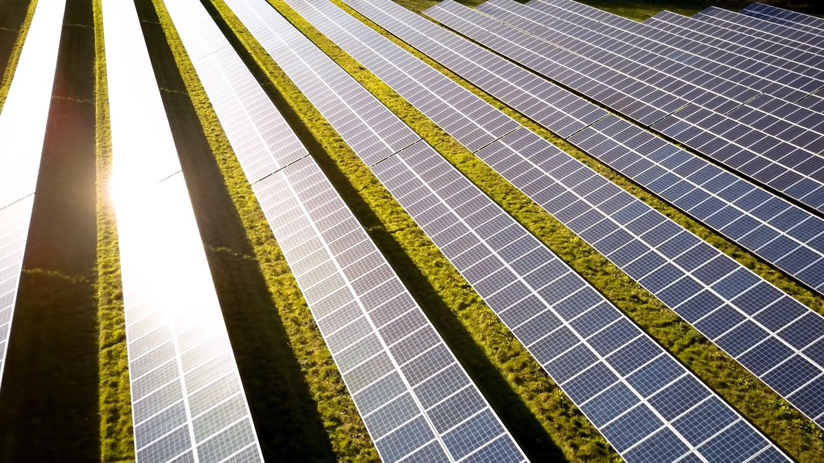 NEW: The Inflation Reduction Act will boost U.S. #solar installations by 40% over baseline forecasts in the next 5 years. 

New data from SEIA &amp; <a href="/WoodMackenzie/">Wood Mackenzie</a>: bit.ly/3D6gUaC