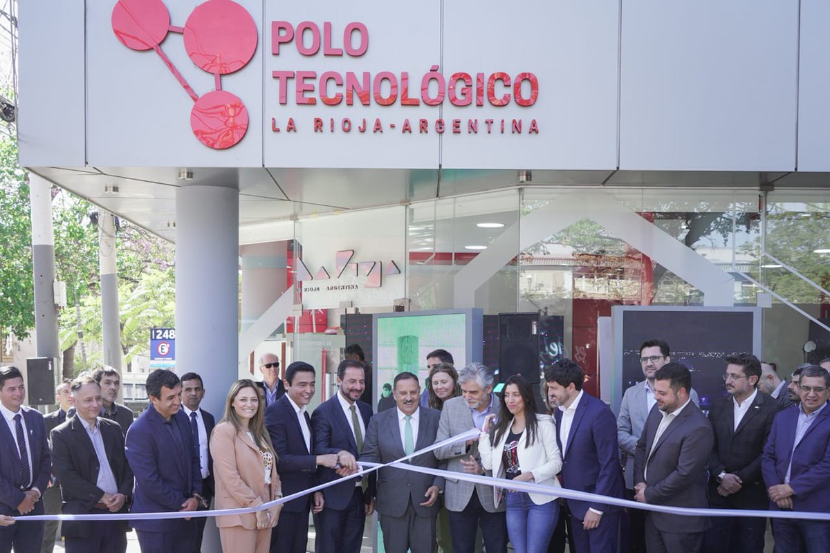 solar54ar's tweet photo. En la inauguración del Polo Tecnológico #LARIOJA junto al Gobernador @QuintelaRicardo @FedericoRBazan1 @hugo_vera_ @mrmartingonzalo + Ministro de CyT @FilmusDaniel / Sec de economía del conocimiento @ArielSujarchuk - Presentamos un recorrido virtual de #SOLAR54 🇦🇷👏👏 https://t.co/zWStweGK5M