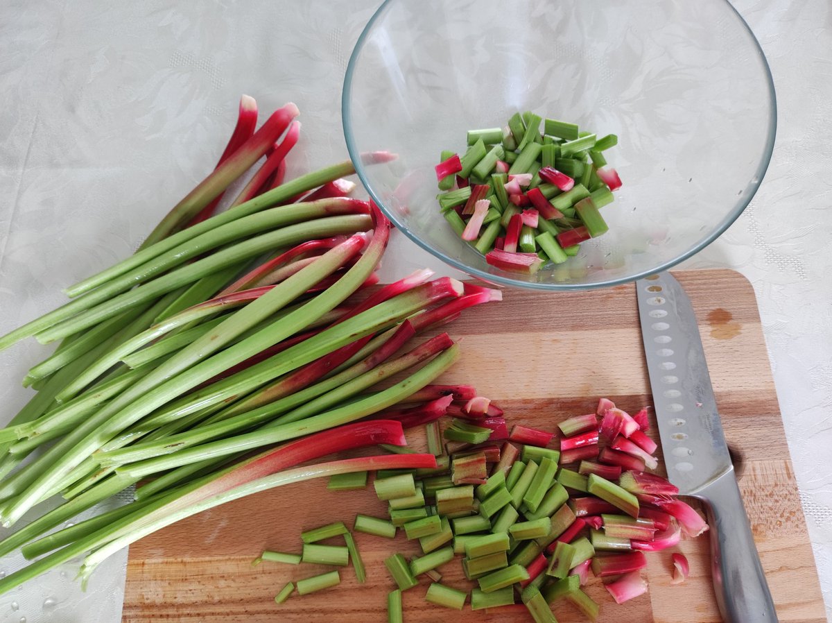 Dan16857298's tweet photo. Rhubarb de jardin https://t.co/2ib33MivZf