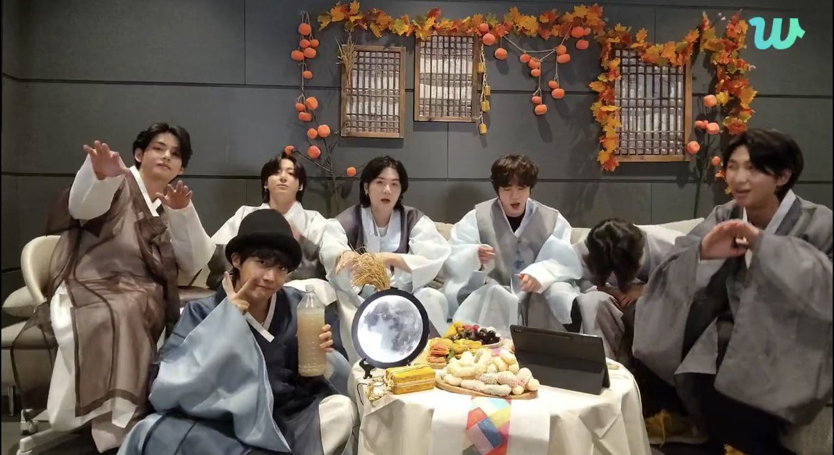 btsaresevennn's tweet photo. — [📝] Traducción completa del WEVERSE LIVE OT7 de #BTS“Es Chuseok”! https://t.co/VQIjmKXxTi
