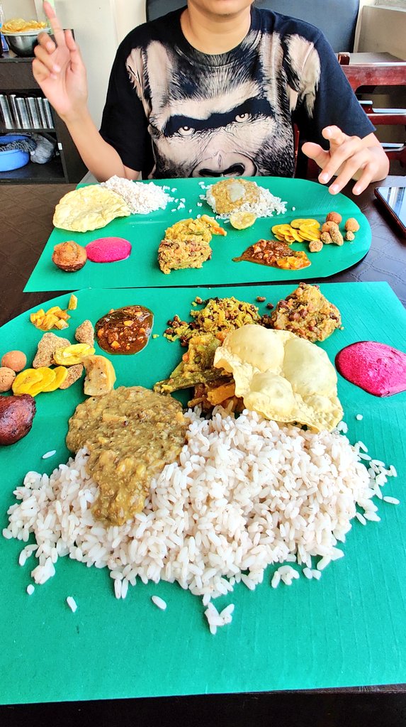 SufiOnAir's tweet photo. May Lord Mahabali bestows upon us his divine everlasting blessings. #happyonam2022 #HappyOnam #Sambhar #Rasam #unniyappam #BananaChips #injicurry #Festival #Pappadam #Upperi #Pickle #Chor #Thoran #Payasam #OnamSadhya #Onam #Sadhya #Food #jaipur @fm_tadka https://t.co/WMGWFVcnXg