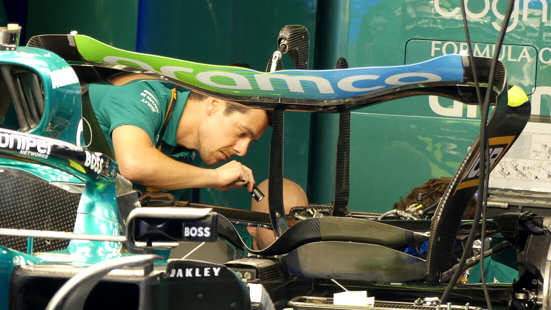 Aston Martin se presenta con este alerón trasero en Monza. Cuidadín con esta gente que se saben la de trabajar.