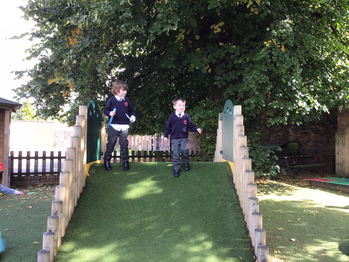 olgheyfs's tweet photo. The children have settled in really well and are making friends. #OLGHEYFS #OLGH #OLGHeyfs #NewSchoolYear #newschool #friends #friendship #newactivities #settlingin #confidence #independence https://t.co/Iz7w87bKcr