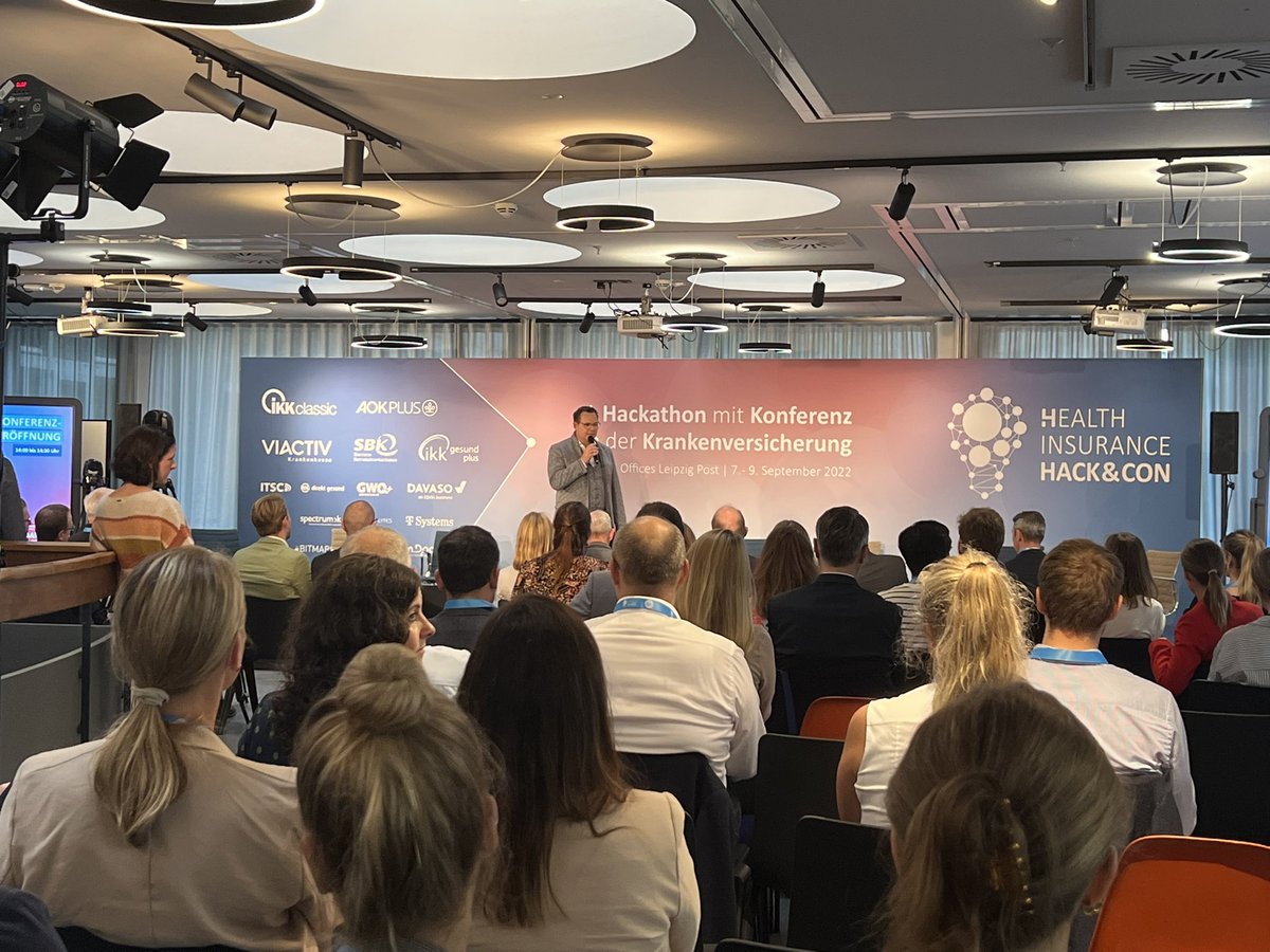 CEO Yves Rawiel mit dem Grußwort zum diesjährigen Konferenzprogramm auf dem #HIHC2022. 

#HIHC #WirhackendieKrankenversicherung
#Krankenversicherung #GKV #PKV
#digitalhealth #Healthlnsurance
#Healthcarelnnovations #Krankenkasse #Innovation
#Hackathon #Konferenz #Event #leipzig