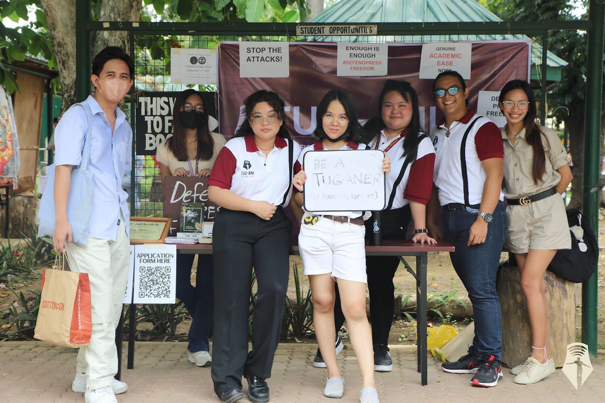 upcebutugani's tweet photo. LOOK: At #OrgFair2022, the new Tug-ani Editorial Board man their booth, inviting both freshmen and other students to apply for a spot in the institution. 

Apply here: https://t.co/plAD2Y3aiu

#DefendPressFreedom
#HoldTheLine https://t.co/bkahugmplv