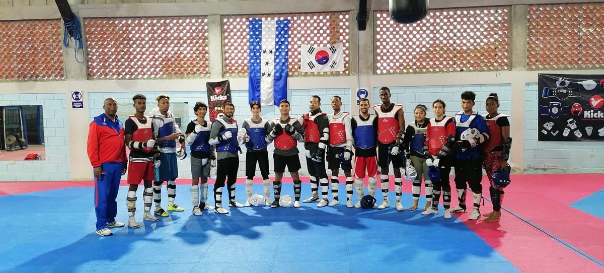 viniciovaldes's tweet photo. Nuestra selección Nacional ha comenzado los entrenamientos intensivos con la selección nacional de Cuba, como parte de nuestra preparación para los Juegos centroamericanos . Gracias al COH por su apoyo . #seguimosAvanzandoTKDHN #fenath https://t.co/kTZLBFiFMy