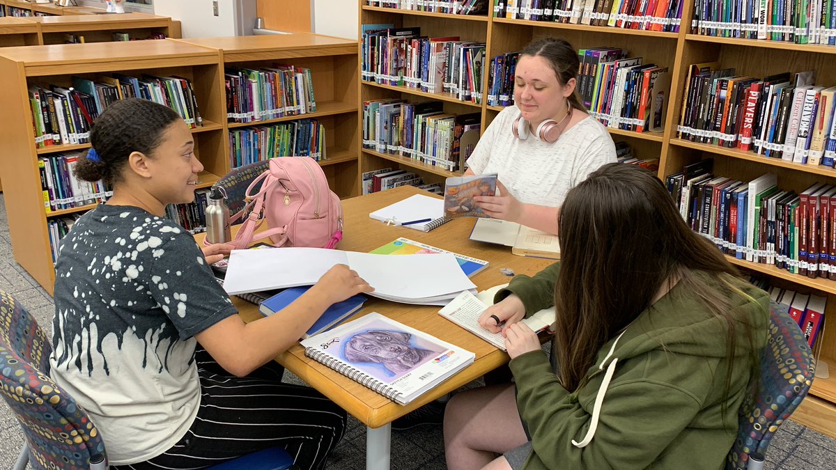 AGGuilin's tweet photo. 🫣😰😱 Giving recycled books a facelift in our Sculpture &amp; Ceramics class.  Stay tuned for the reveals! Thank you @Wakefield_media for the book donations @NorthWakeCCA @NorthernAreaWC @wcpssdll #soarstrong https://t.co/DvL0lBDhRS