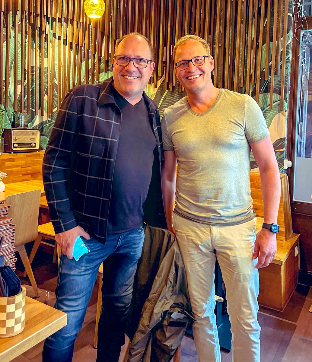 Treffen sich zwei #BetaCodex-Pioniere.