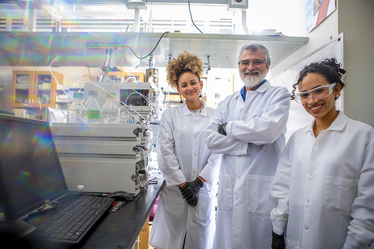 “It is always rewarding to help the next generation of scientists.” — <a href="/UBChemistry/">UB Dept of Chemistry</a> PhD candidate Nahyr A. López Dauphin (left), who helped coordinate summer research activities for <a href="/uprcayey/">UPR Cayey</a> students visiting <a href="/UBuffalo/">UBuffalo</a>. buffalo.edu/ubnow/stories/…