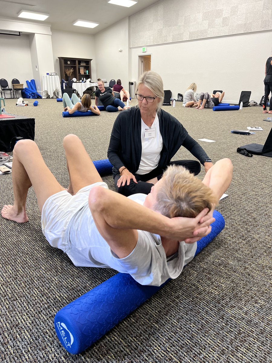 MELT_Method's tweet image. Healthy Aging Tip! 

Whether you have a dowager’s hump (kyphosis) or want to improve your posture, MELT is for you!

Stand tall with confidence! 

Check out our Kyphosis video on MELT On Demand here 👉 meltmethod.com/products/melt-…

#healthyagingmonth #meltmethod