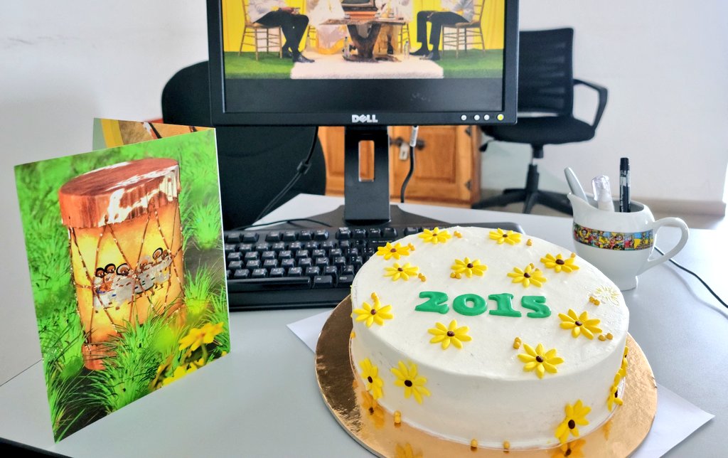 HanaGebres's tweet photo. @EphremMerawi18 በነፃ - ዛሬ ወደ ቢሮዬ የጎረፉት ኬኮች 🥰
Blessings + https://t.co/k9ZHGTXFcg