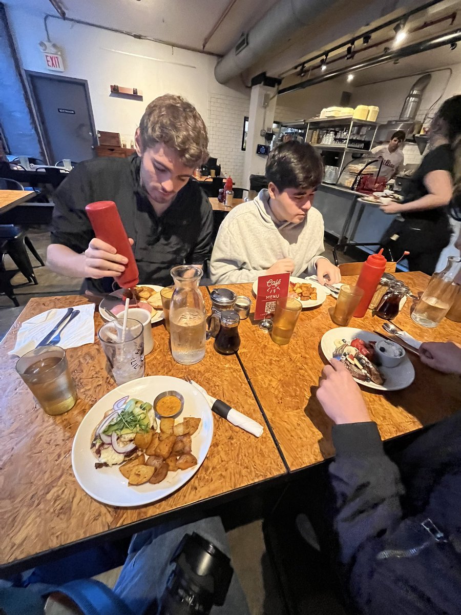 kariESPORTS tweet media