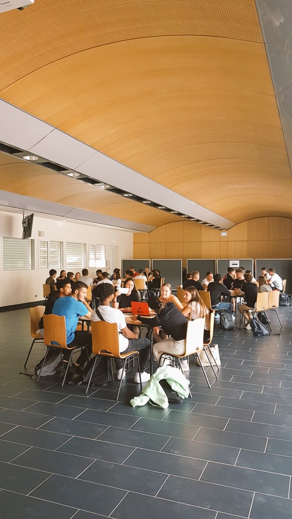 ramajomp's tweet photo. Tables rondes au @LyceePardailhan  avec les @BtsMCOAuch 
Les 2èmes années présentent les différentes matières et les lieux de stage aux nouveaux étudiants. #integration #motivation #échange https://t.co/nQC9WO2WZ7