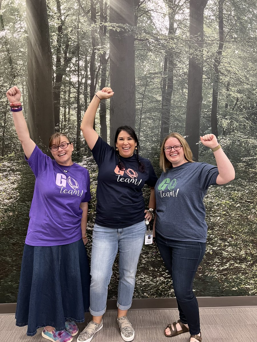 GallardoGarciaV's tweet photo. When it’s #NFLDay @RainesAcademy but you don’t really have a favorite team… Go TEAM!! #RainesDayFunDay22 #SpiritDay #SchoolCulture #WeRock https://t.co/CC1uSQd2UC