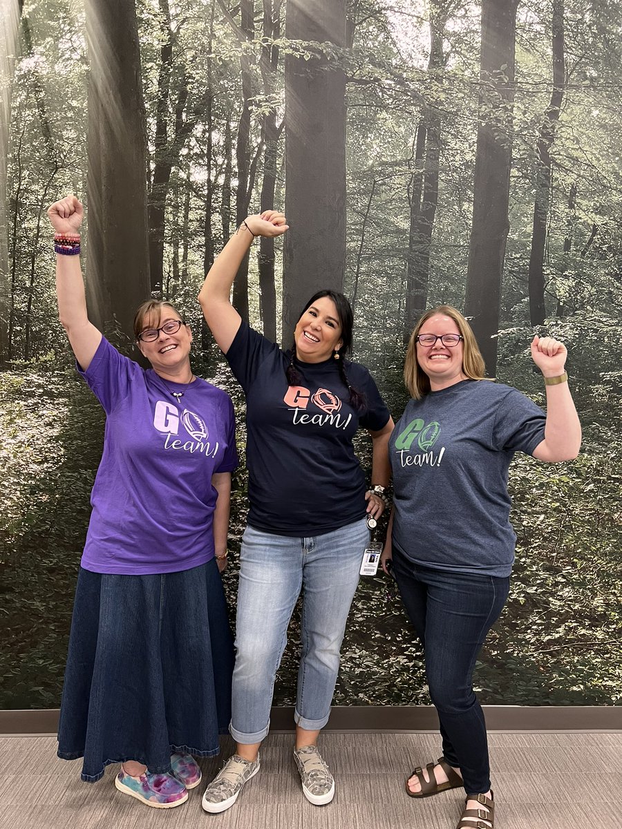 GallardoGarciaV's tweet photo. When it’s #NFLDay @RainesAcademy but you don’t really have a favorite team… Go TEAM!! #RainesDayFunDay22 #SpiritDay #SchoolCulture #WeRock https://t.co/CC1uSQd2UC