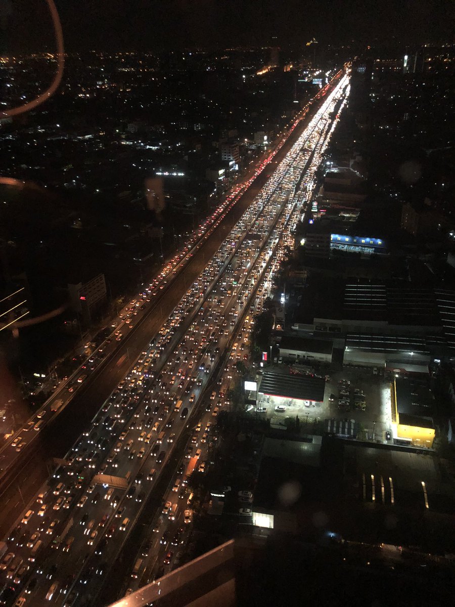 Jaywoo_KRB's tweet photo. บางนา-ตราด เวลานี้สาหัสมาก บางส่วนจอดพักรถริมถนนแล้ว @js100radio https://t.co/816G510Yyj