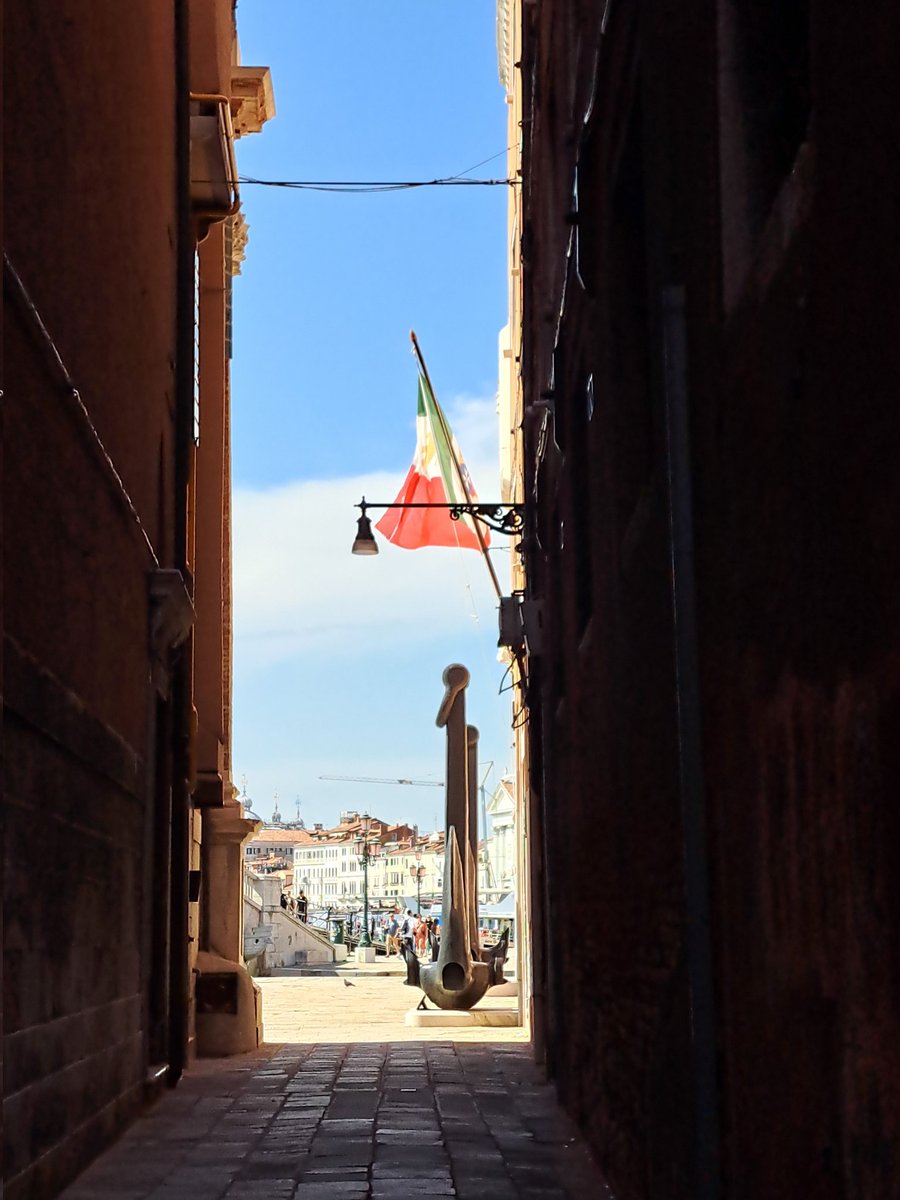 ondernemert's tweet photo. Doorkijkje #venetie #lastdayinitaly https://t.co/jraF6EeiJp