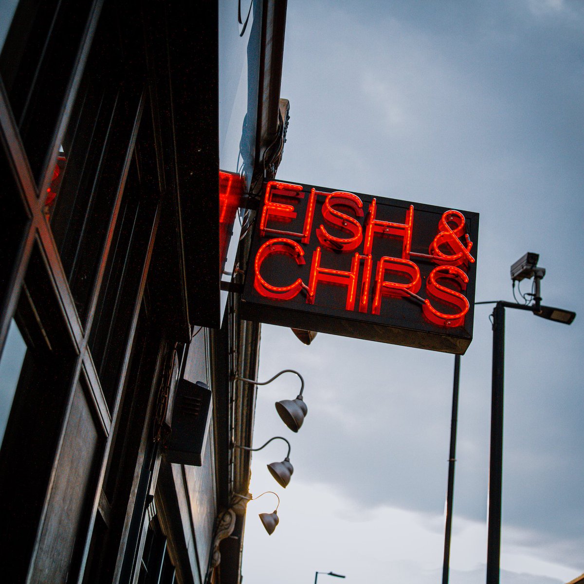 sutton_and_sons's tweet photo. Anyone for fish and chips on a Monday night?
#fishandchips #chippychat #takeaway #eatlocal https://t.co/TqRCZV4kpa