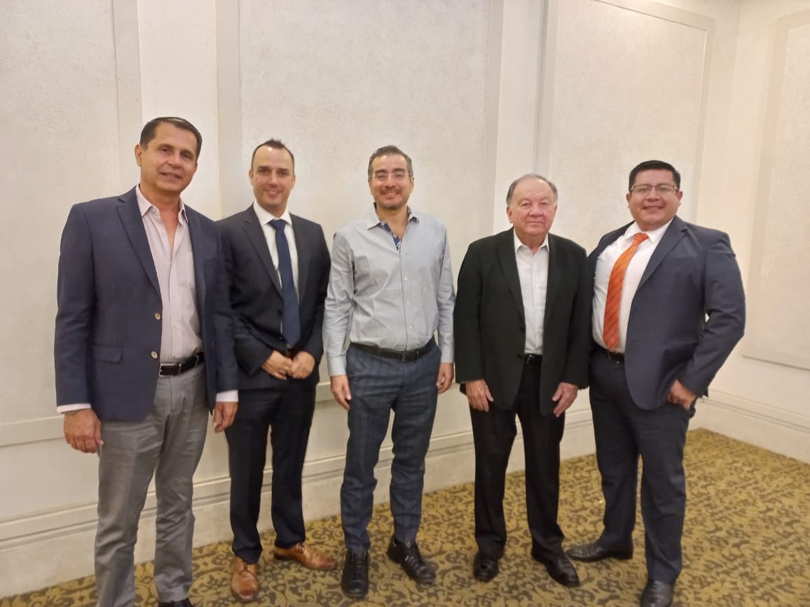 GenaroBernal3's tweet photo. #Conafab participando en el Congreso Internacional de la Carne que organiza #AMEG, agradecemos a su Presidente Hector Garza el habernos invitado a este excelente evento, deseándoles el mayor de los éxitos. https://t.co/XNojcHa3yj