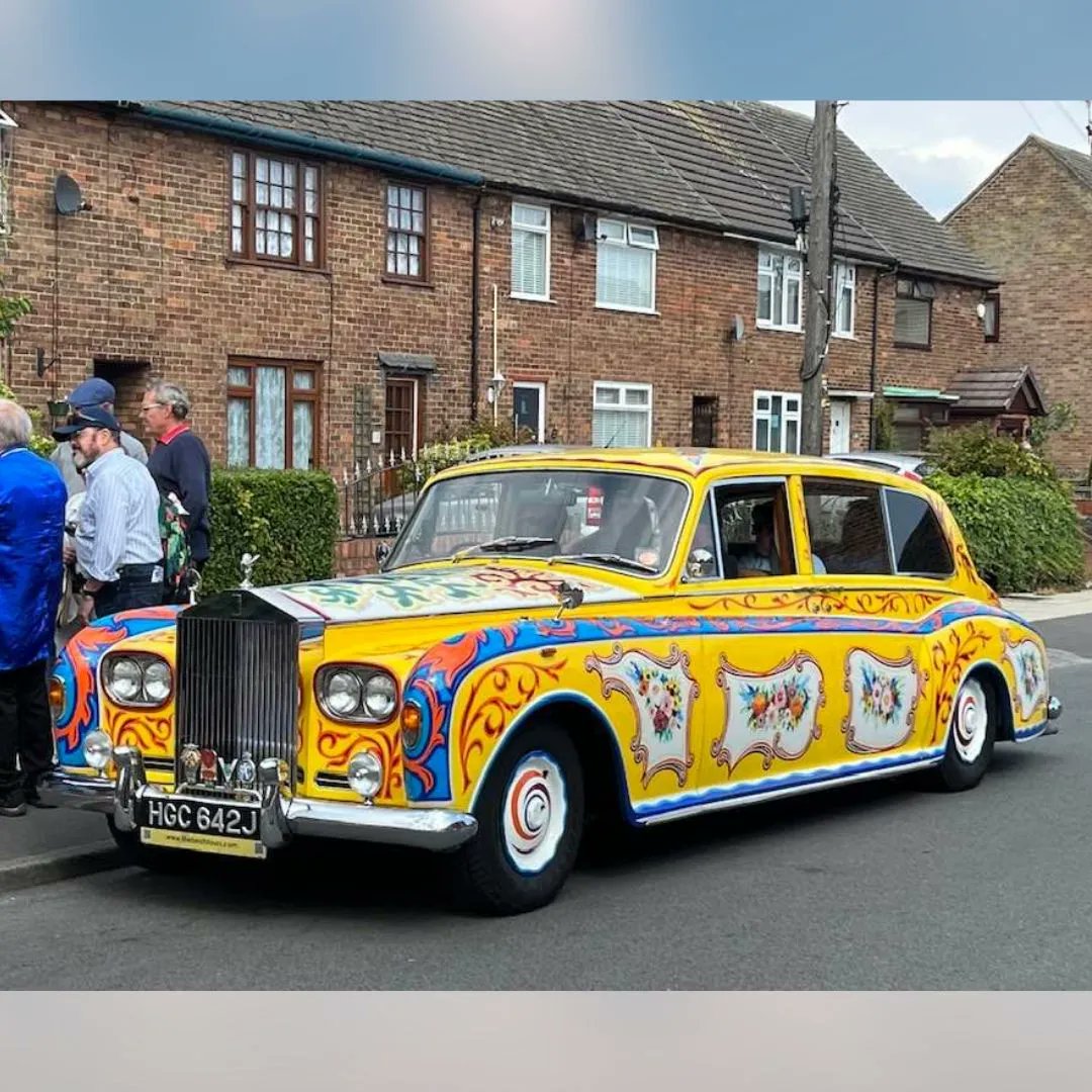 TuiSnider's tweet photo. While checking out Paul McCartney’s childhood home, this snazzily painted Rolls Royce pulled up. 

#ttot #liberpool #beetles #paulmccartney #rollsroyce #cars https://t.co/caEkhhv4ZK