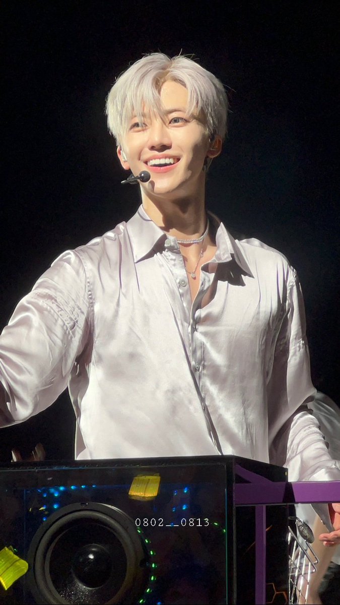 kembaranmbaital's tweet photo. GOD I LOVE HIM SO MUCHH,dia adalah rumah yang tidak berbentuk bangunan🥺🤍🥺🤍 #JAEMIN ♡♡♡♡♡
#THEDREAMSHOW2_DAY1
#NCTDREAM @NCTsmtown_DREAM
#NCTDREAM #THEDREAMSHOW2 
#THEDREAMSHOW2_In_A_DREAM
#NCTDREAM_THEDREAMSHOW2 https://t.co/h4ReCK28N6