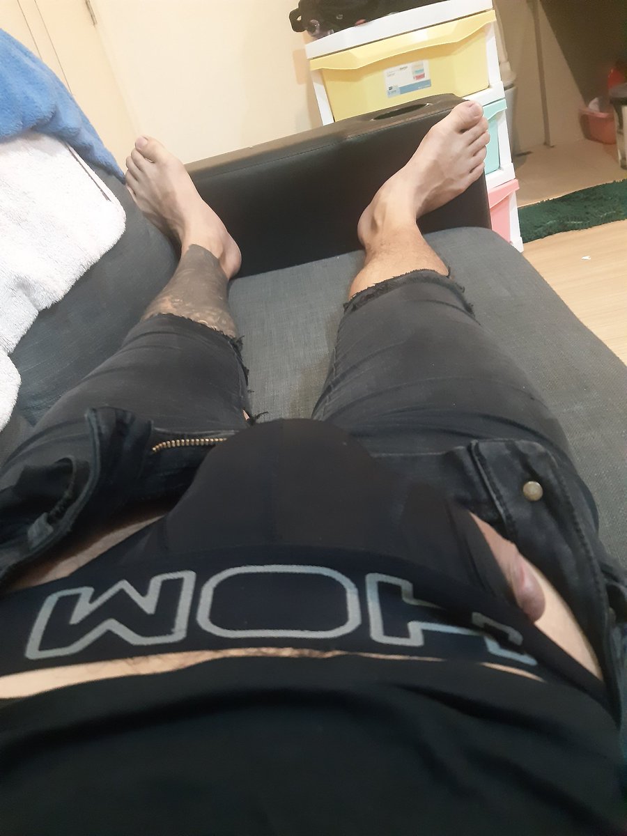ChonsornD's tweet photo. ฝนตกทั้งวันไม่ไหนก็ลำบาก
นอนหลับๆตื่นๆ💦💦 https://t.co/cId4vKyC5G