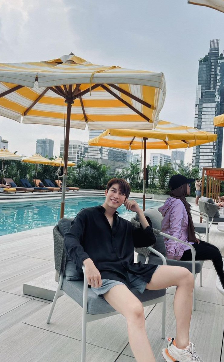 MewSyapiTul's tweet photo. Poolside date.
THIS IS REAL
#MewSyapi https://t.co/WOcrNS6pwC