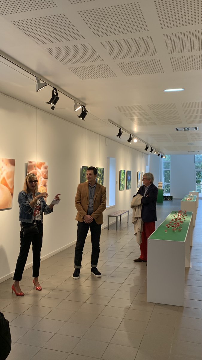 JP_Savignac's tweet photo. [CULTURE] 🎨
👉🏼 Heureux d'accueillir avec @GDelpal P. Javelle et A. Ida pour le vernissage de leur exposition MINIMIAM au Pont des arts
👉🏼 Pour découvrir un mélange entre modélisme ferroviaire et texture alimentaire, rendez-vous dans la galerie Pictura avant le 20 octobre 🖼 https://t.co/lq0QDoKAfP