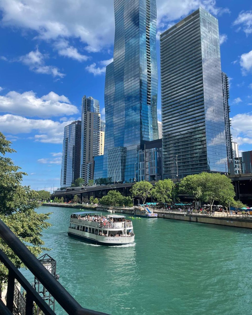AnnaBrandl7's tweet photo. Taller than the skyscrapers 🌆💗🤪
#chicago #chicagophotographer #travellove #travelgirl https://t.co/OGpakc6vQM