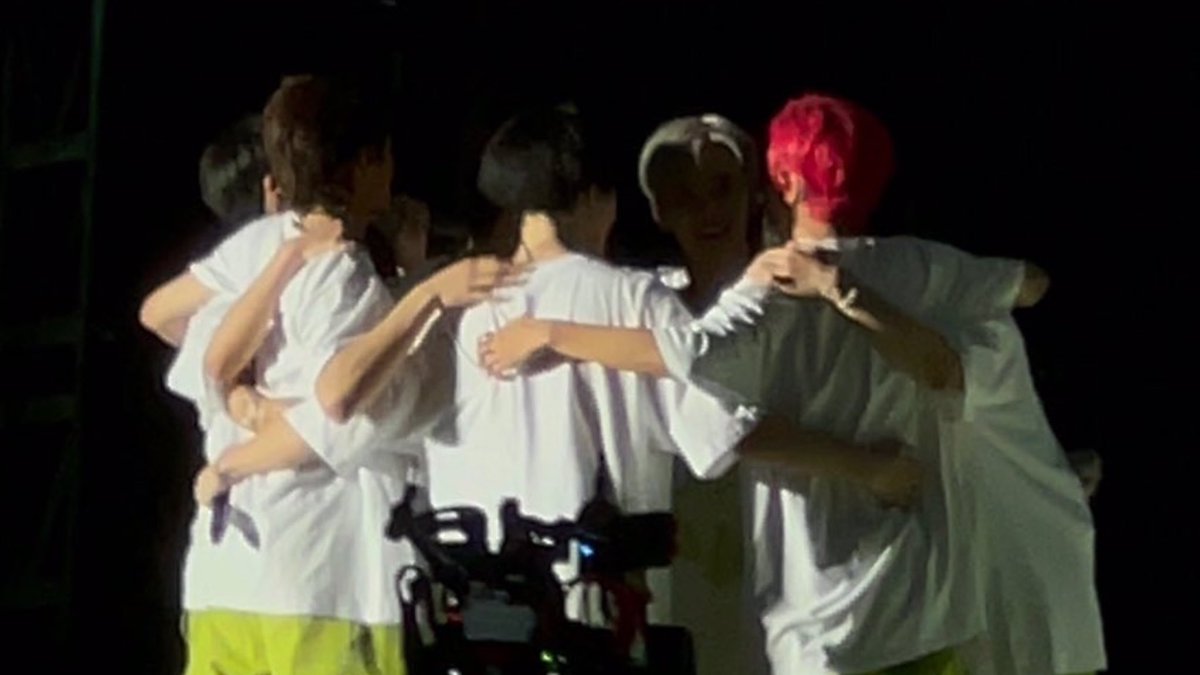 Ieemarkees's tweet photo. i'm so proud of you, nct dream! https://t.co/QaQUs6ZMuM