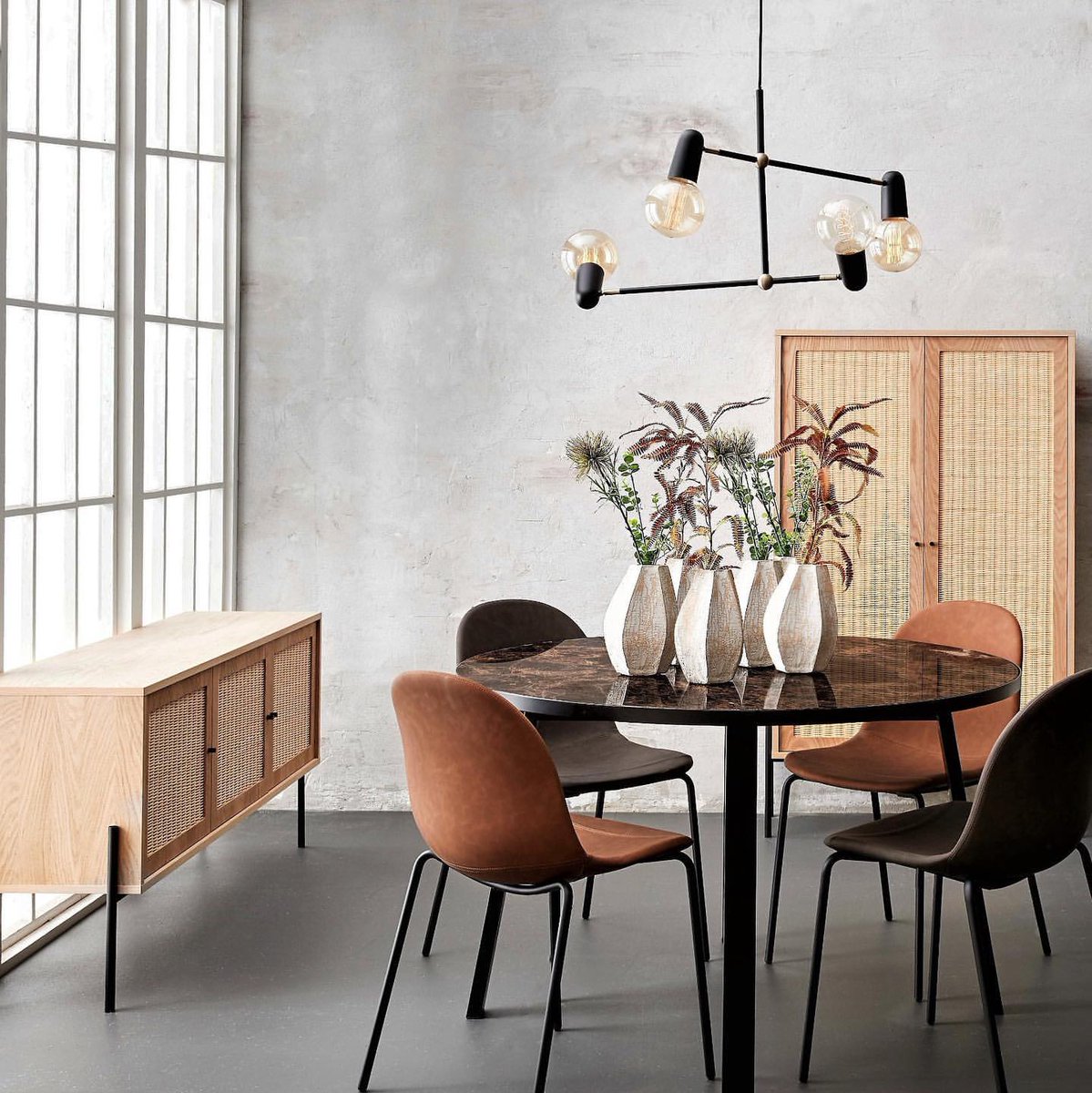 LightsyUK's tweet photo. A statement piece for any room in your house…Where are you choosing?👀💡✨ (bonnelyckemdd)
-
#homedecor #dreamhome #ceilinglight #industrialstyle #rustic #lightingideas https://t.co/zdOk7uqiaB
