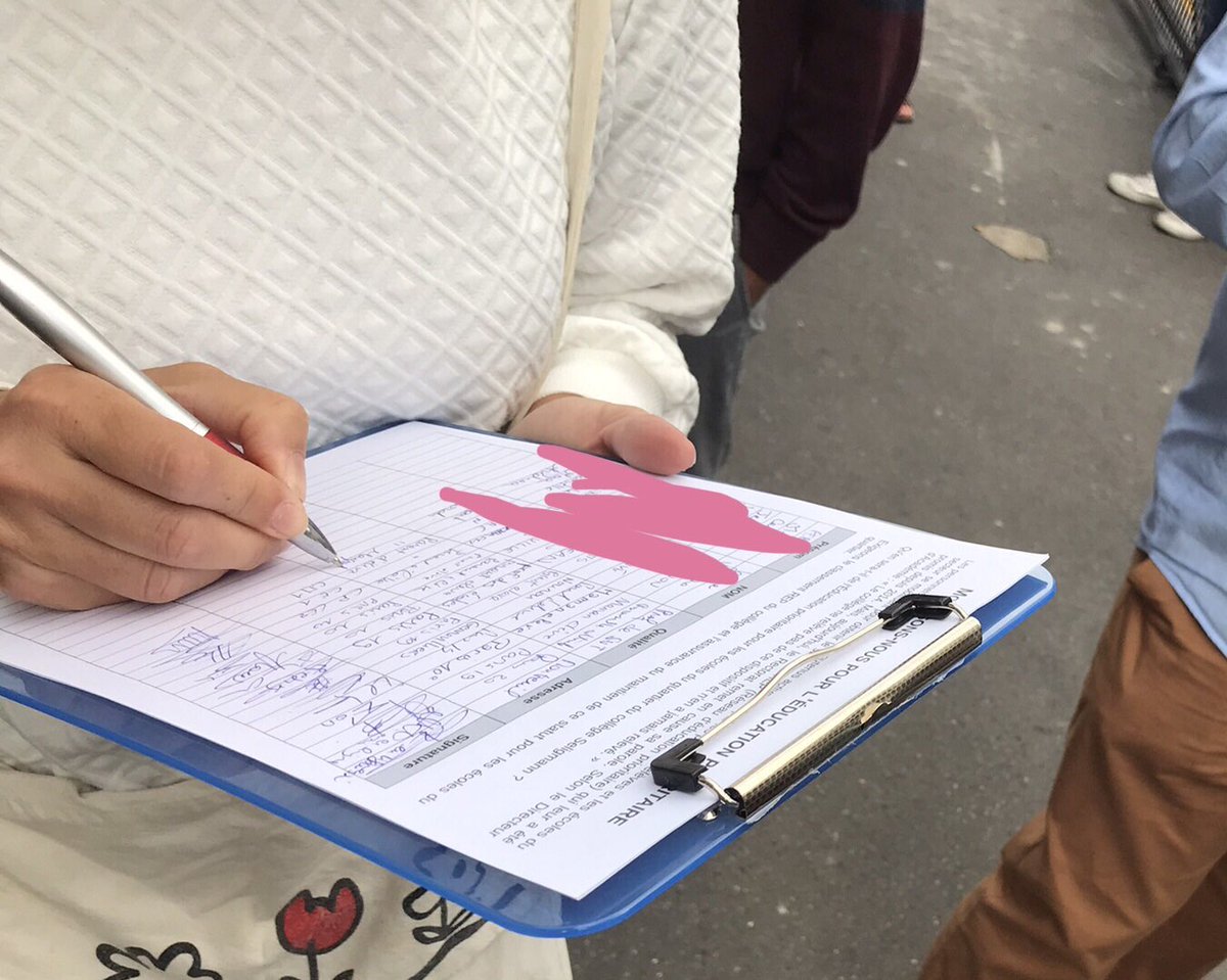 SlgEnlutte's tweet photo. #Jour4 (75% de grévistes au collège Seligmann)
Devant le Ministère @PapNdiaye
Devant le Rectorat @Academie_Paris
Devant les écoles du secteur 10ème @Mairie10Paris
#ClassementREP
#LaMobilisationContinue
#BientôtUneSemaineDeGrève
#PayezVosProfs https://t.co/j0qFCaz7dH