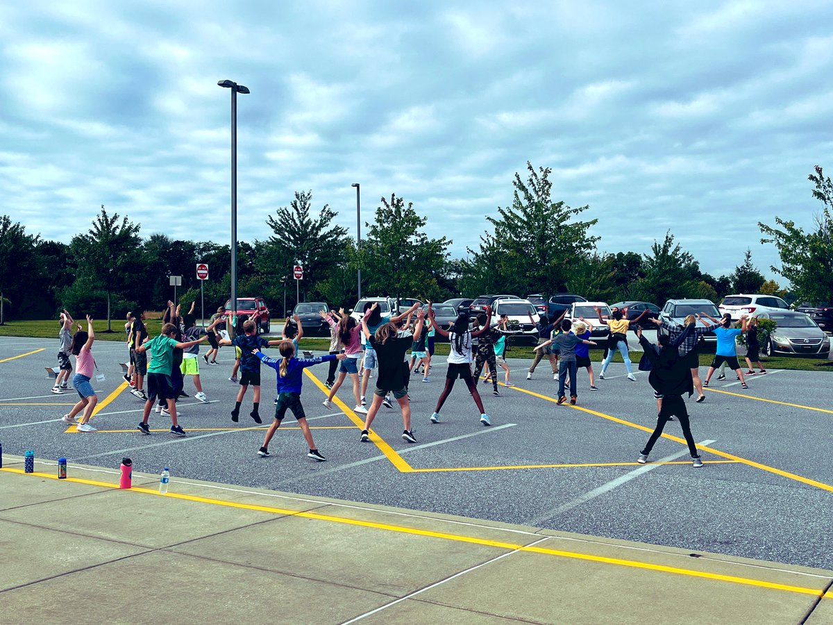 DAISCommunity's tweet photo. @InspirationDAIS is leading grammar bootcamp today for our 4th graders! 
#movementinlearning
#grammar https://t.co/alopGUvuvm