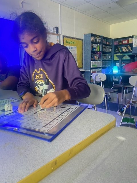 EESeaglesPCS's tweet photo. #CoordinateGraphing using @Ozobot! @PCS_STEM https://t.co/9geWhrXN2W