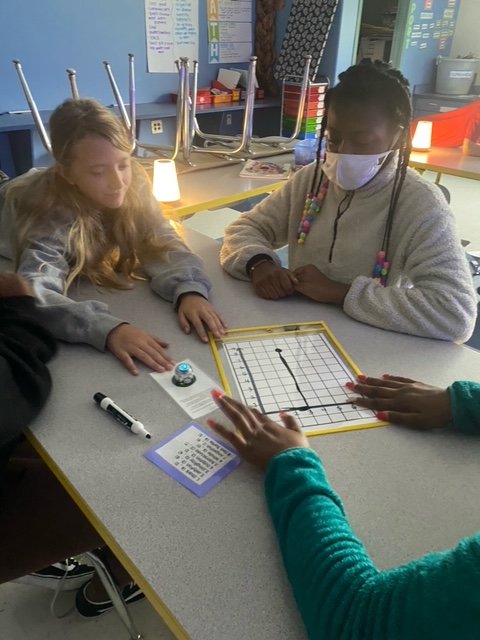 EESeaglesPCS's tweet photo. #CoordinateGraphing using @Ozobot! @PCS_STEM https://t.co/9geWhrXN2W