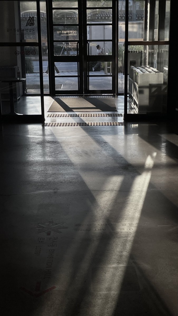 iteumda's tweet photo. 오랜만에 제대로 충격받은 전시. 폐관 시간까지 있으면서도 시간 가는 줄 몰랐다. 후기 대부분이 두 번은 봐야 한다더니 왜 그랬는지 알겠어요 https://t.co/5AmlmHaYgU
