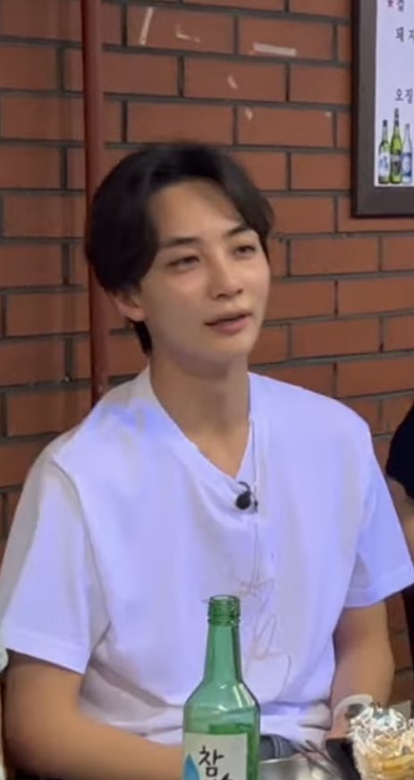 sunwoothought's tweet photo. my drunk jeonghan 🫶🏻 https://t.co/g9nloDbmIL