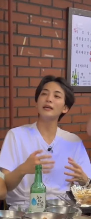 sunwoothought's tweet photo. my drunk jeonghan 🫶🏻 https://t.co/g9nloDbmIL