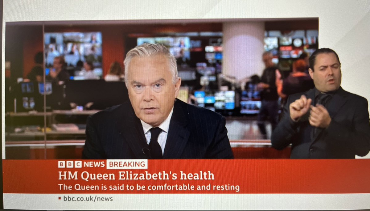 EsanSwan's tweet image. BBC presenter Huw Edwards is wearing a black tie and suit jacket.