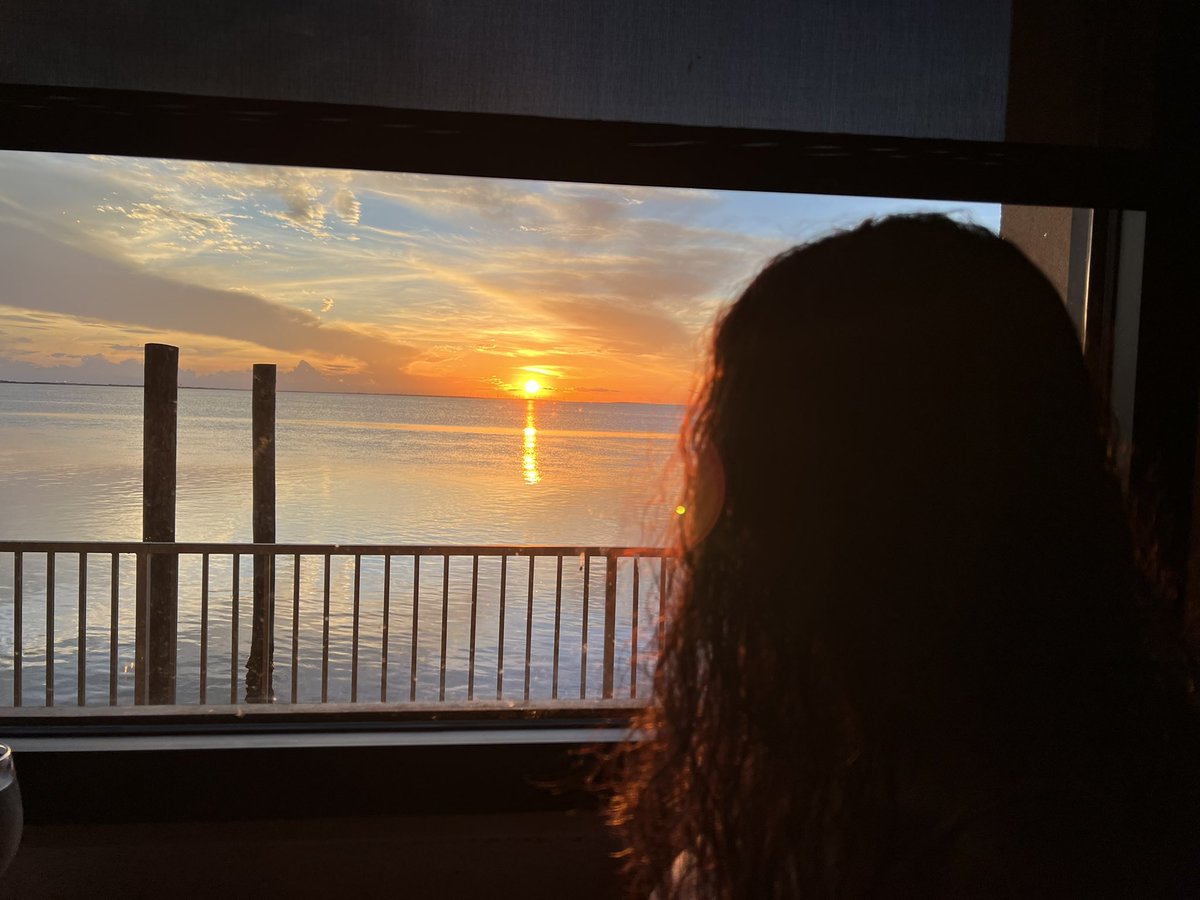 Veronica Linthicum tweet media